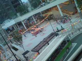 ���E�̍����炱��ɂ��͂�