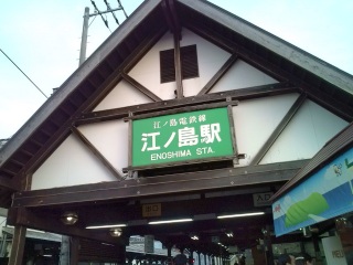 ���q����